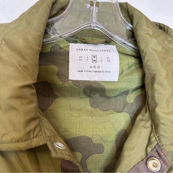 Urban Outfitters Olive Green Windbreaker Bomber Style Jacket Oversized Medium - Picture 3 of 3